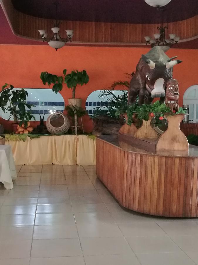 Honiara Hotel Extérieur photo