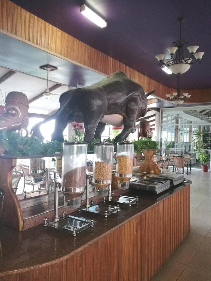 Honiara Hotel Extérieur photo