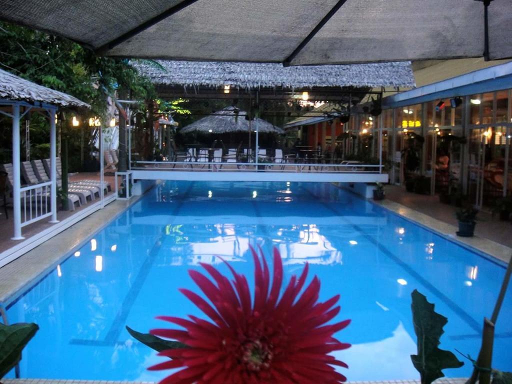 Honiara Hotel Extérieur photo